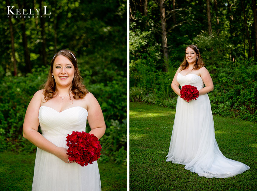 bride with red bouquet