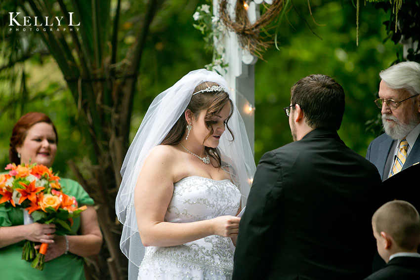 bride reads her vows