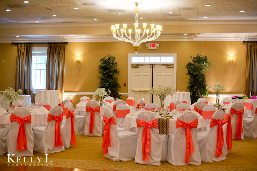 white chair covers with bright pink ribbon