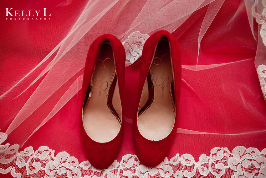 bride's red shoes
