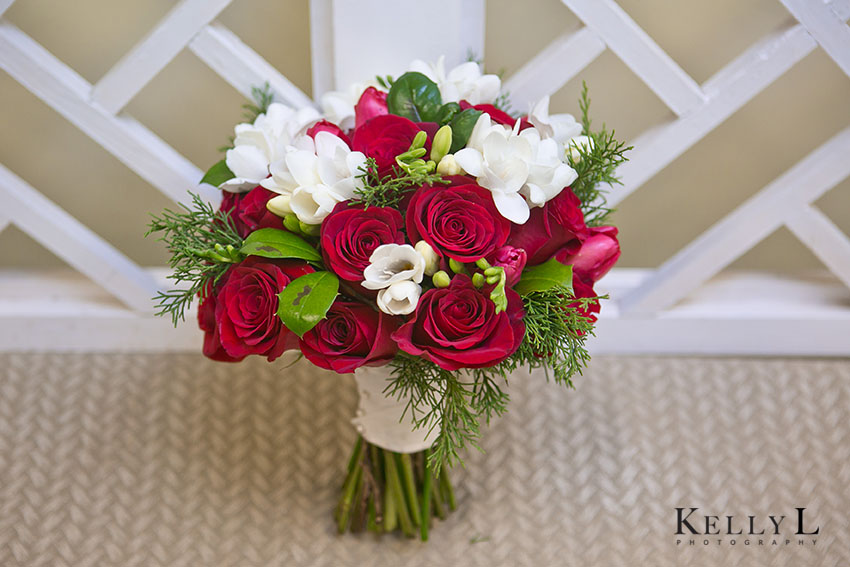 red and cream colored bouquet