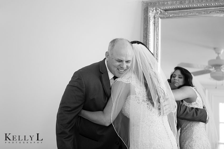 dad sees bride for first time