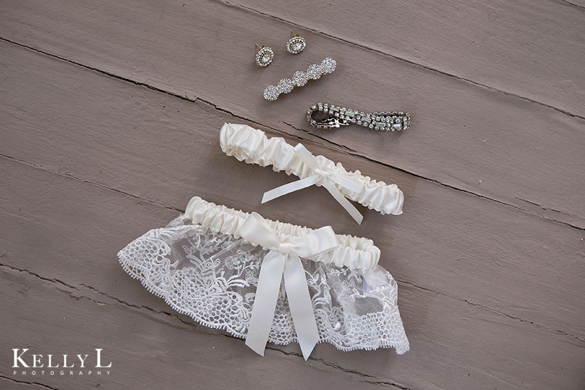 garter and bride's jewelry