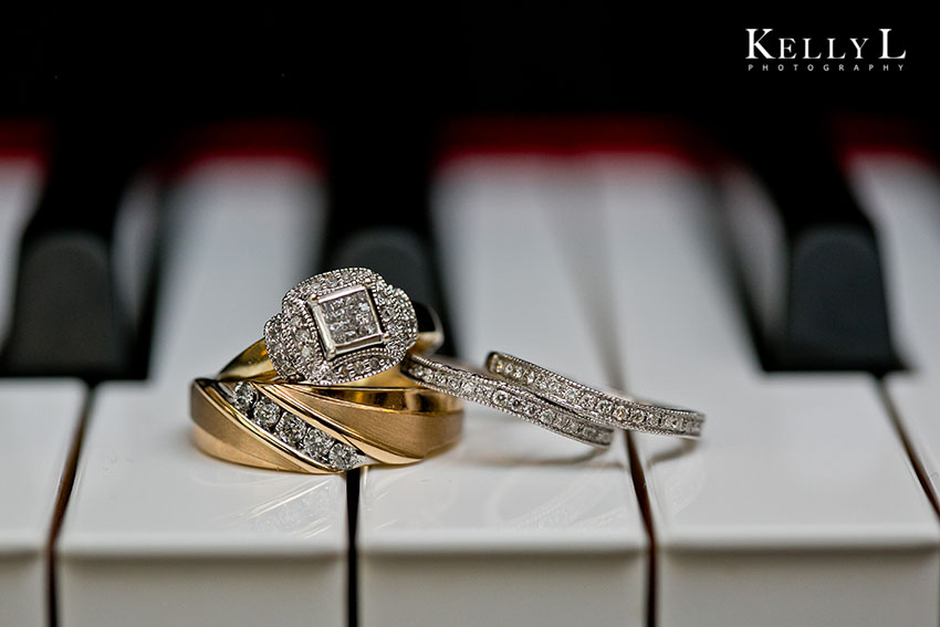 wedding rings with piano