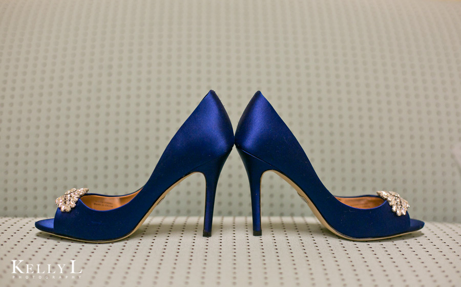 blue shoes for bride on wedding day